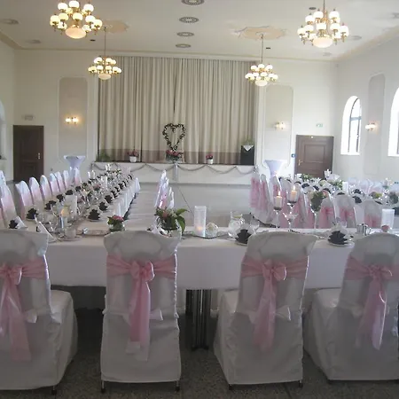 Otel Schoene Aussicht Weißenfels