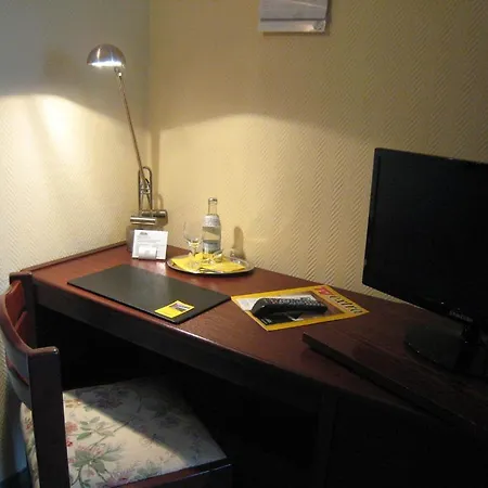 Отель Schoene Aussicht Вайсенфельс